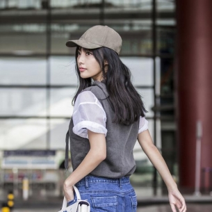 时髦小姐姐！张嘉倪机场look示范初夏怎么穿