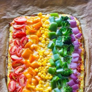 食物也绚烂 用彩虹披萨点