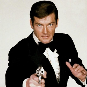 最帅的“007”罗杰·摩尔癌症去世 享年
