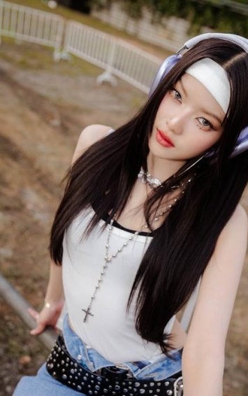 只有“蛇系”美女才能站上C位?美女