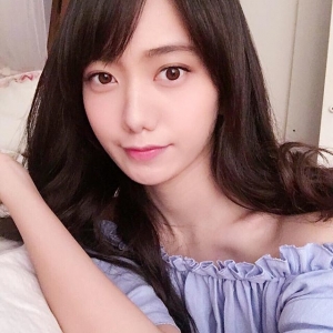 台湾人气校花私照合照 清新甜美千年一遇