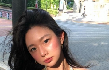 鲜花盛放的春夏交接之际，穿搭也要“花里胡哨”