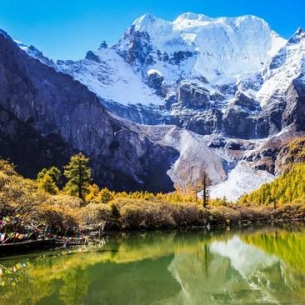 最近爆红的不止青海 还有这个20℃的雪山王国