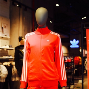 杭州首家阿迪达斯“运动时尚品牌体验