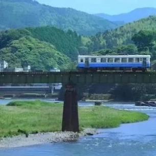 狂刷《铃芽之旅》 集齐了比电影更治愈的打卡点