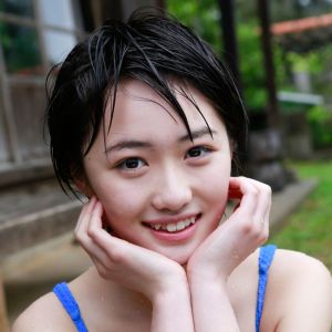 日本16岁少女偶像清新写真 短发清纯可人