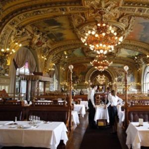 <b>逐梦巴黎“蓝火车餐厅”</b>