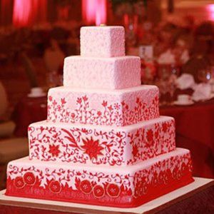 多彩婚礼蛋糕烘托甜蜜氛围