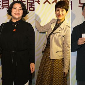 乌镇戏剧节水漫金山开幕剧《青蛇》雨中公演